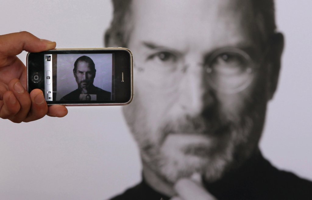 Стив Джобс и iPhone