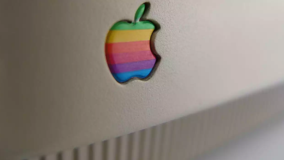 Один из старых логотипов Apple
