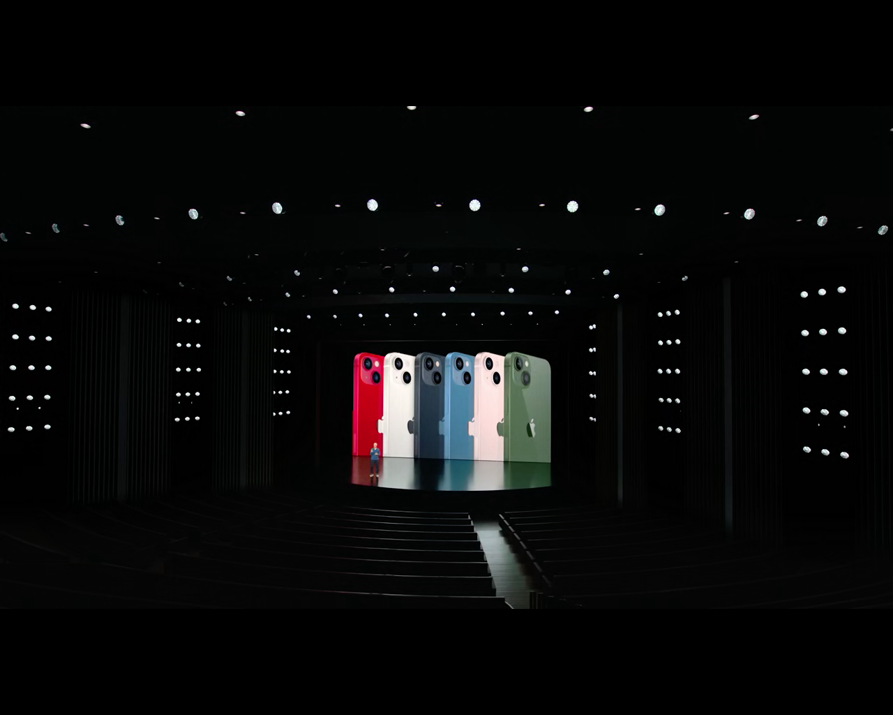 Актуальная линейка цветов iPhone 13 на мартовской презентации 2022 года